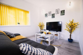 6 CB - Spacious 2 Bedroom Apartment, Sleeps 3, Parking, Wifi